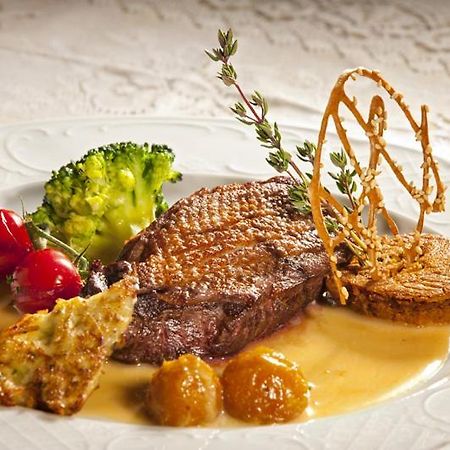 Chateau Des Monthairons Hotel Restaurant Gastromaison Spa Privatif レ・モントエロン エクステリア 写真
