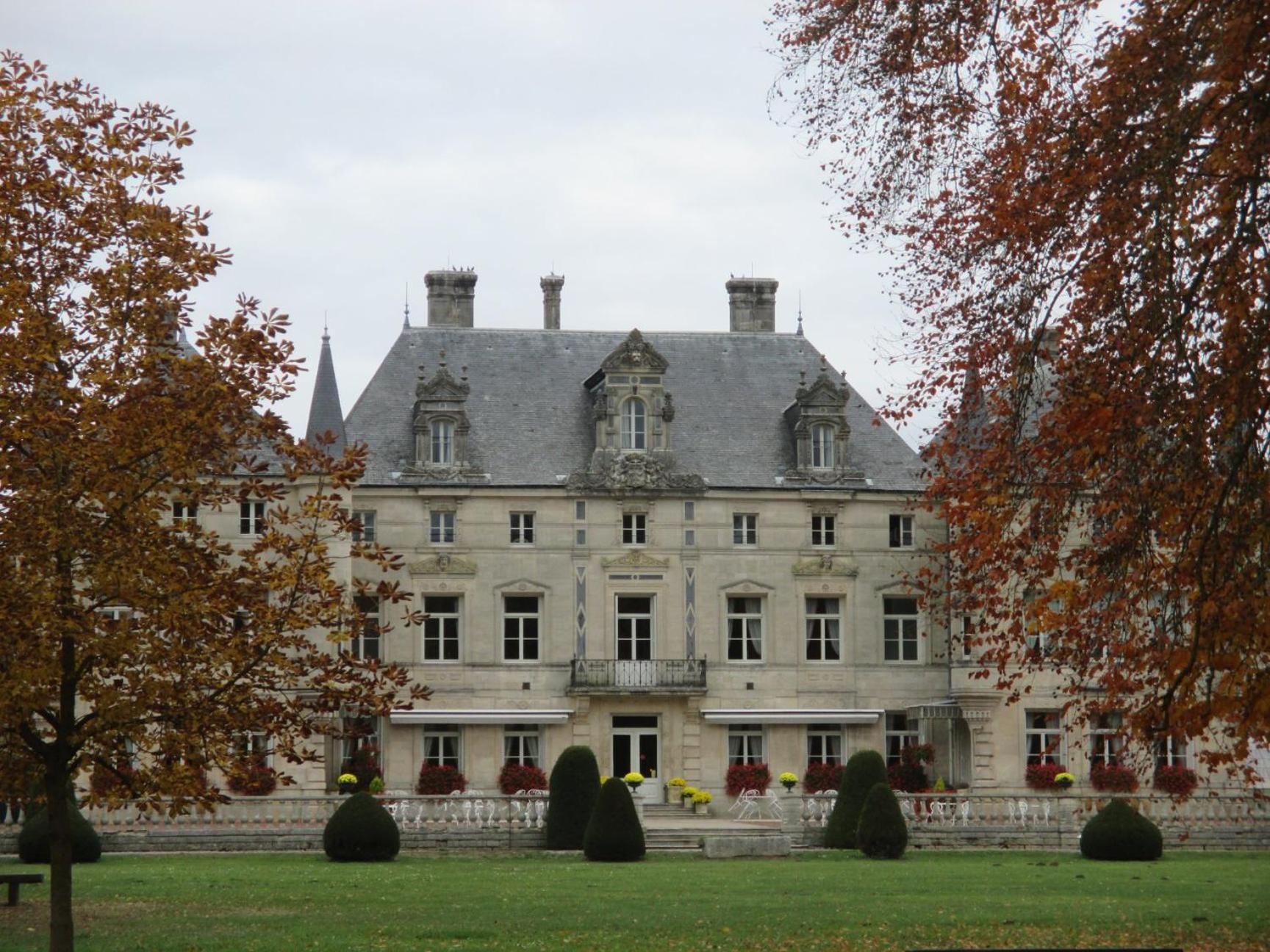 Chateau Des Monthairons Hotel Restaurant Gastromaison Spa Privatif レ・モントエロン エクステリア 写真