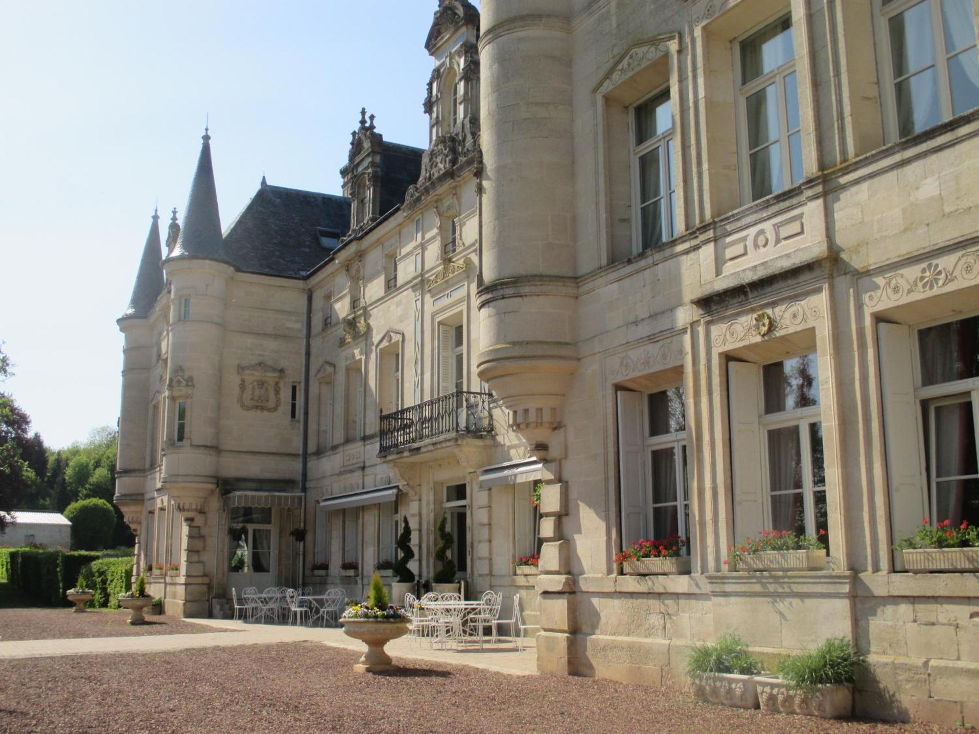 Chateau Des Monthairons Hotel Restaurant Gastromaison Spa Privatif レ・モントエロン エクステリア 写真