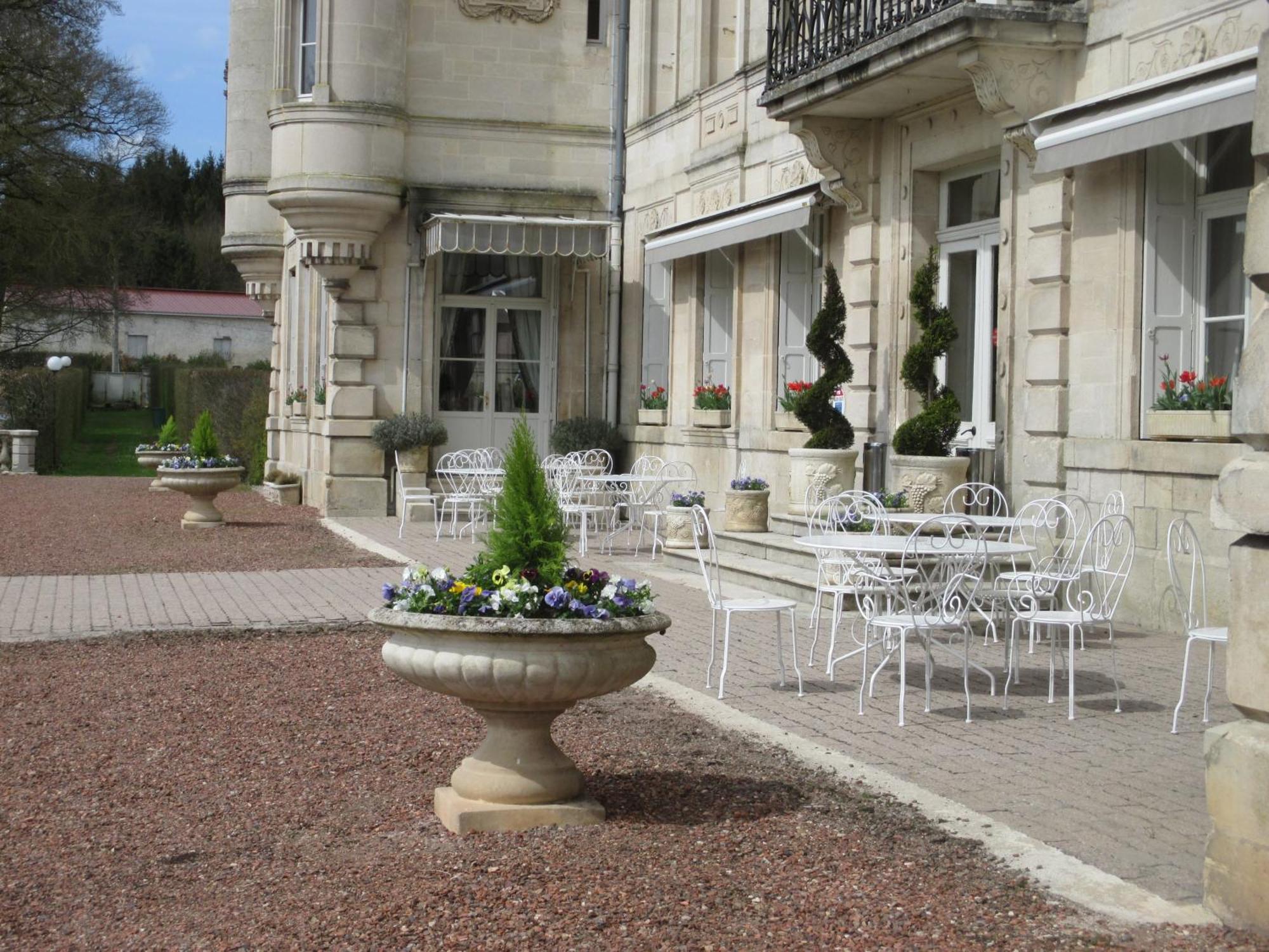 Chateau Des Monthairons Hotel Restaurant Gastromaison Spa Privatif レ・モントエロン エクステリア 写真