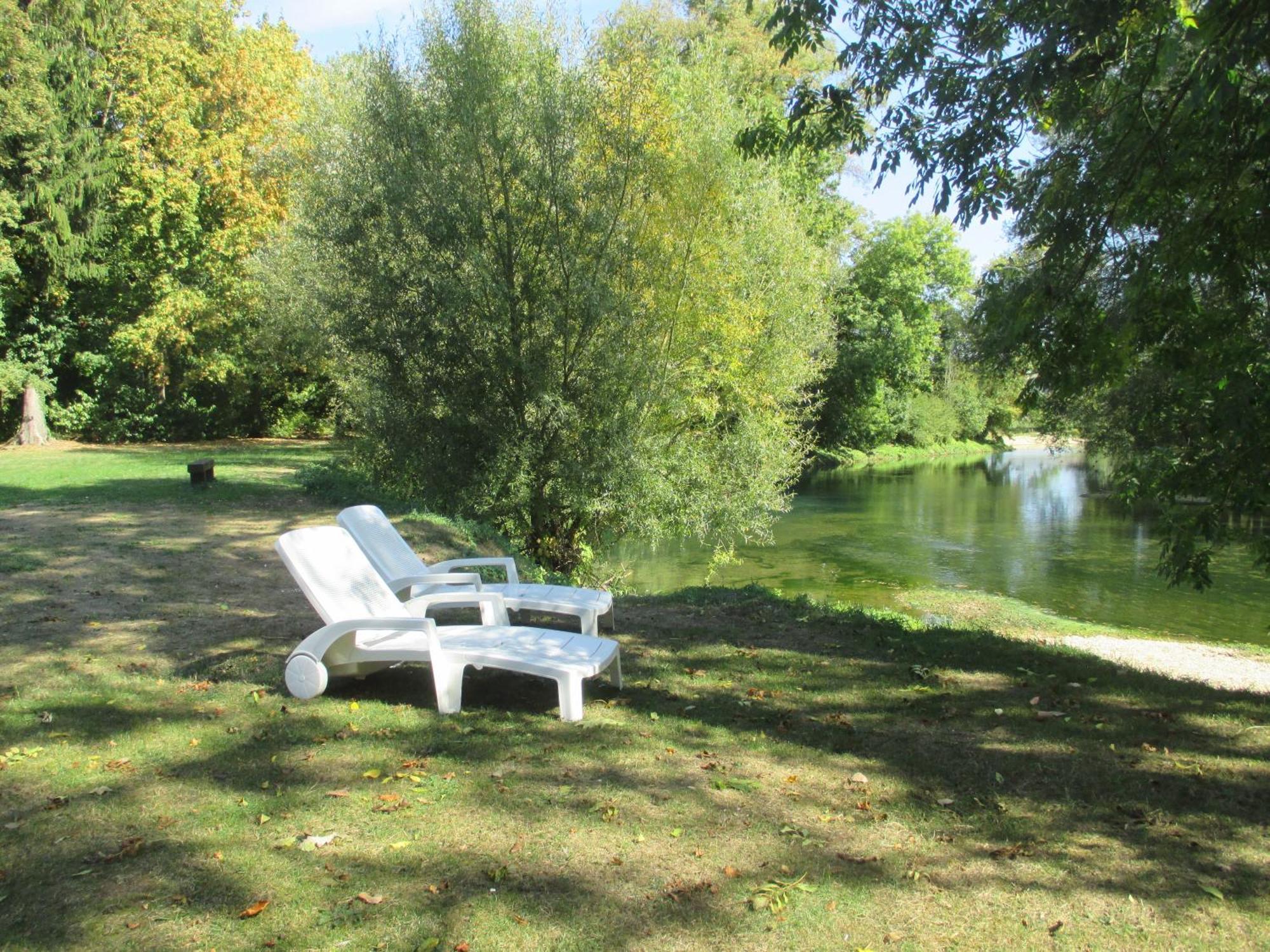Chateau Des Monthairons Hotel Restaurant Gastromaison Spa Privatif レ・モントエロン エクステリア 写真