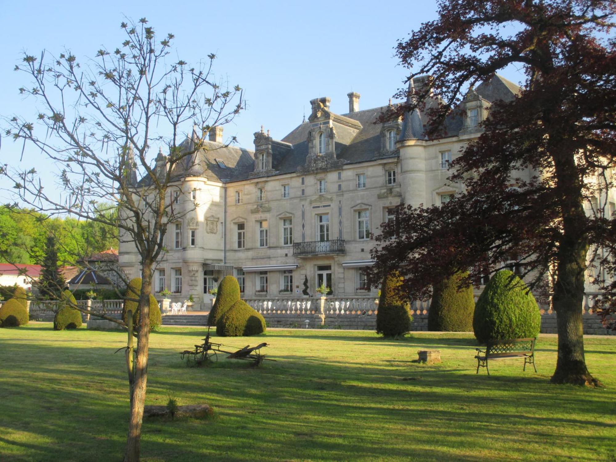 Chateau Des Monthairons Hotel Restaurant Gastromaison Spa Privatif レ・モントエロン エクステリア 写真